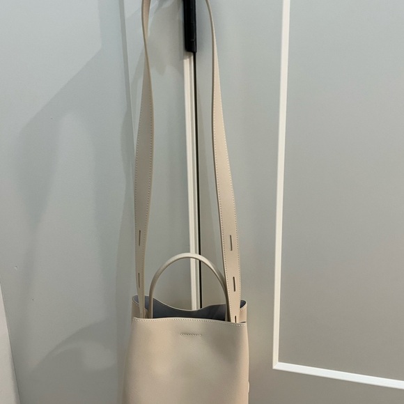 Baginning Genuine Leather Beige Top Hand Minimalist Bucket Bag with Strap NWOT - Picture 5 of 16